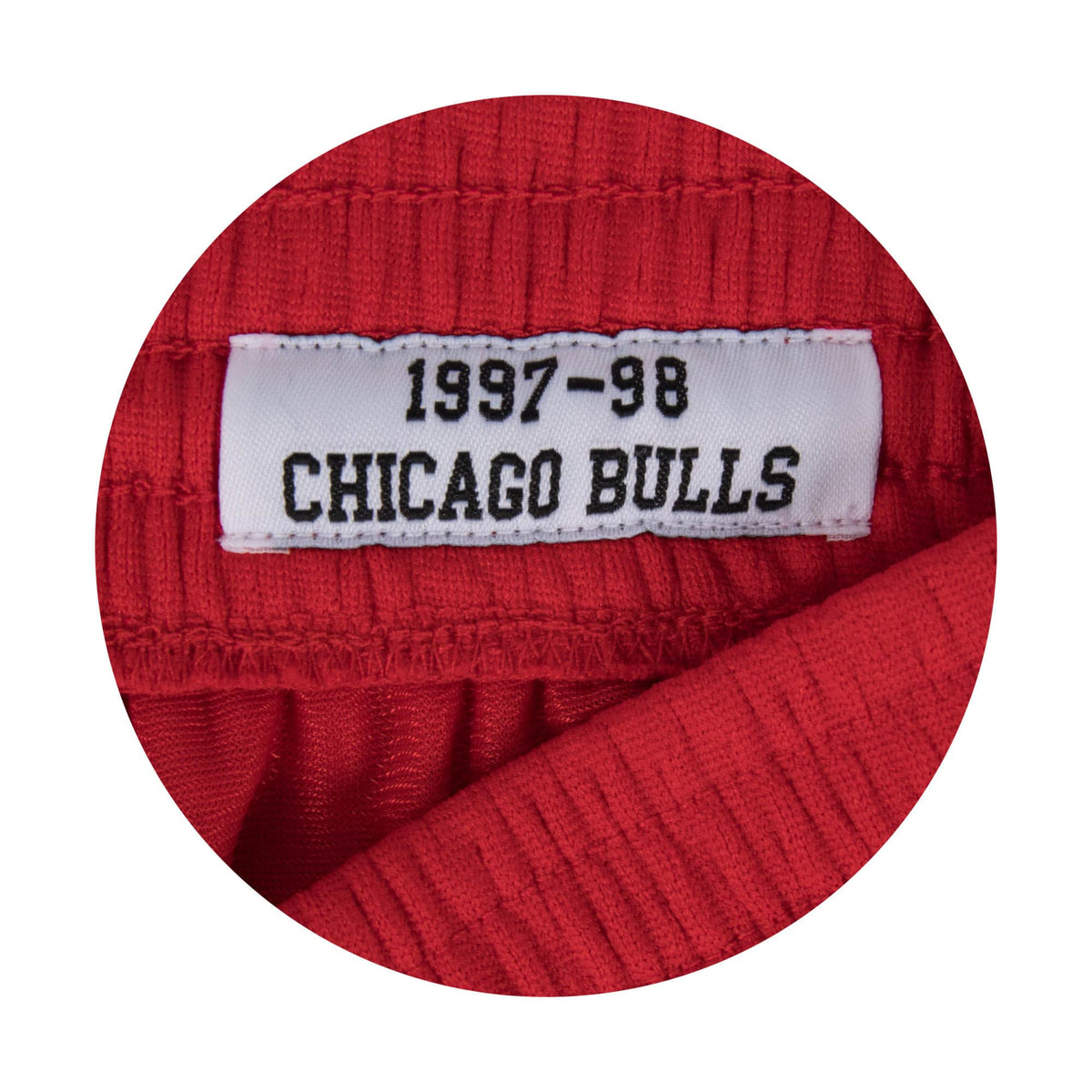 Mitchell & Ness Mens NBA Chicago Bulls Swingman Shorts Shorts  SMSHGS18223-CBUSCAR97 Scarlet