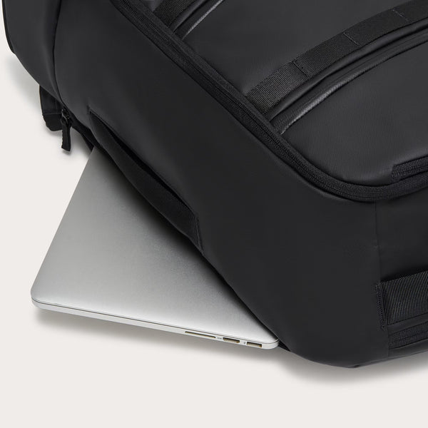 [FOS901653-02E] MENS OAKLEY ROVER CONVERTIBLE BAG 3