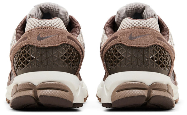 [HF1553-004] MENS NIKE ZOOM VOMERO 5 'MINK BROWN'