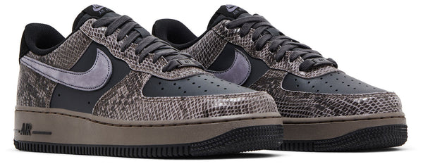 [HF2898-001] MENS NIKE AIR FORCE 1 '07 LV8 'OFF NOIR SNAKESKIN'