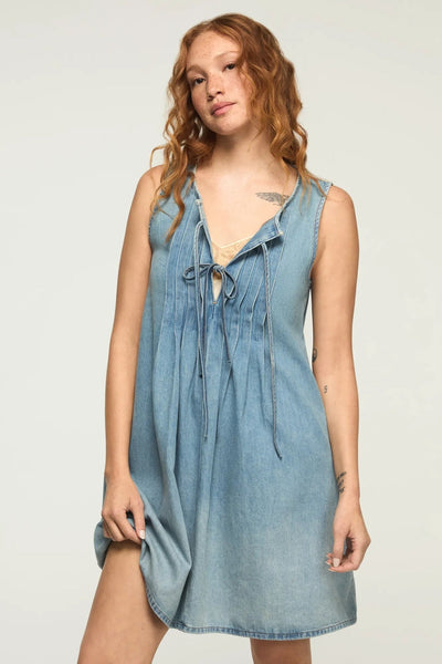 [163329-040] WOMENS LUCKY BRAND PLEATED DENIM MINI DRESS - NICE OUT WASH