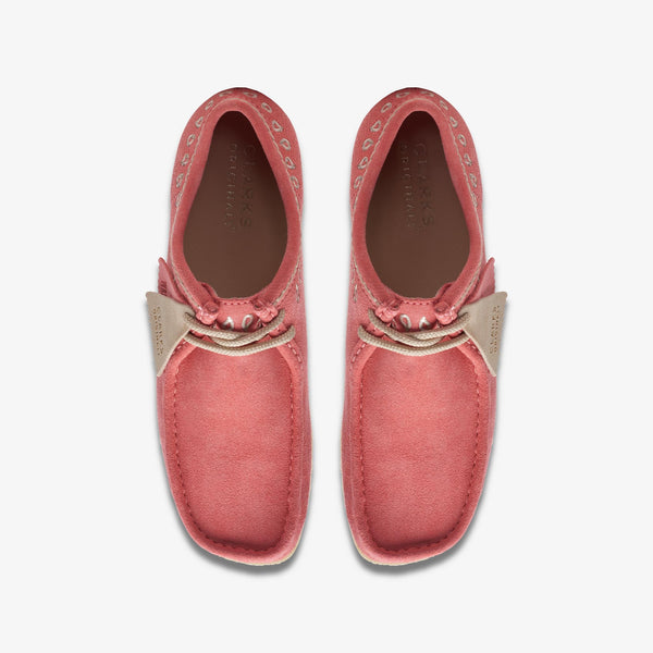 [26170539] Mens CLARKS WALLABEE - PINK EMBROIDERY