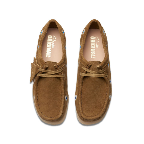 [26176529] WOMENS CLARKS WALLABEE DARK OLIVE EMB