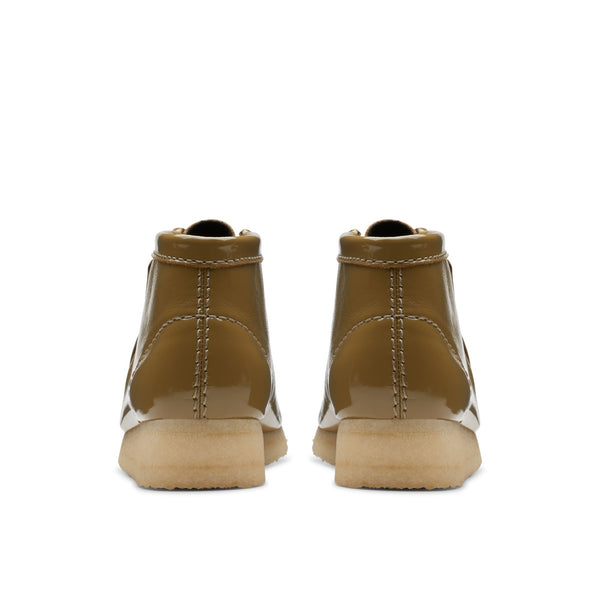 [26176554] WOMENS CLARKS WALLABEE BOOT DARK OLIVE PAT