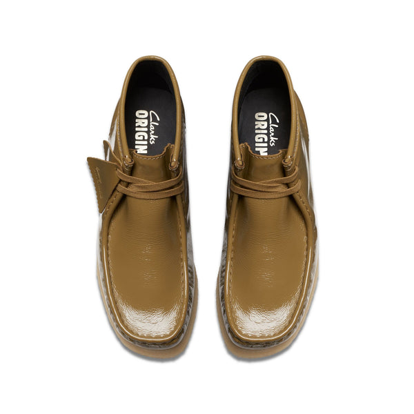 [26176554] WOMENS CLARKS WALLABEE BOOT DARK OLIVE PAT