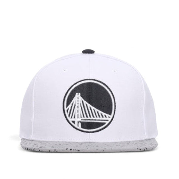 MENS MITCHELL & NESS NBA CEMENT TOP SNAPBACK WARRIORS - WHITE-SILVER