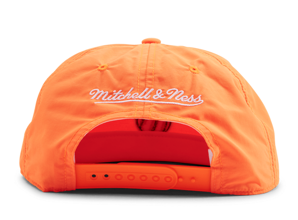 MENS MITCHELL & NESS NBA NEON NYLON SNAPBACK KNICKS - ORANGE