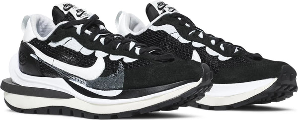 [CV1363-001] Mens Nike Vaporwaffle 'sacai Black White'