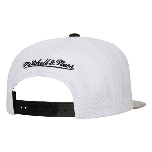 MENS MITCHELL & NESS NBA CEMENT TOP SNAPBACK 76ERS - WHITE-SILVER