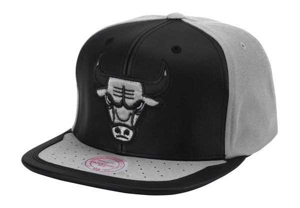 Mens MITCHELL & NESS NBA DAY ONE SNAPBACK BULLS