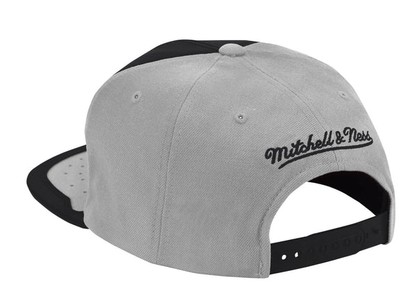 Mens MITCHELL & NESS NBA DAY ONE SNAPBACK BULLS