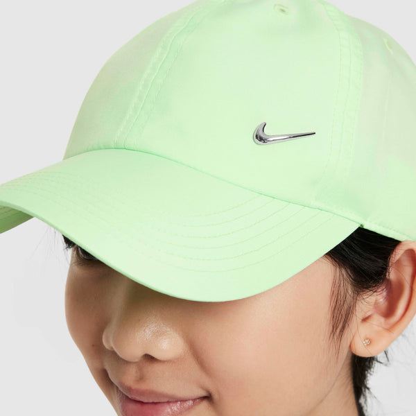 [FB5064-376] YOUTH NIKE GREEN METAL SWOOSH PERFORMANCE ADJUSTABLE HAT