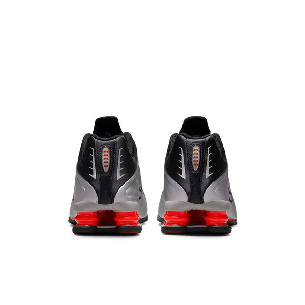 [CW2626-005] GRADE SCHOOL NIKE SHOX R4 'METALLIC SILVER BLACK PICANTE RED'