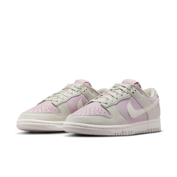 [DD1873-001] Womens Nike DUNK LOW
