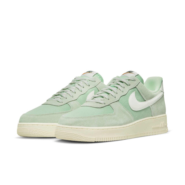 [DO9801-300] MENS NIKE AIR FORCE 1 '07 LV8