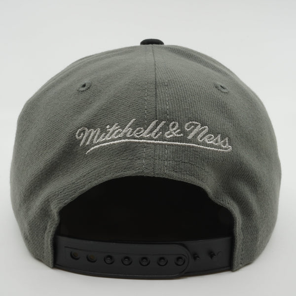 MENS MITCHELL & NESS NBA STORM FRONT SNAPBACK NETS - GREY