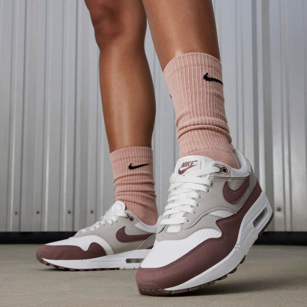 [DZ2628-104] Womens Nike AIR MAX 1