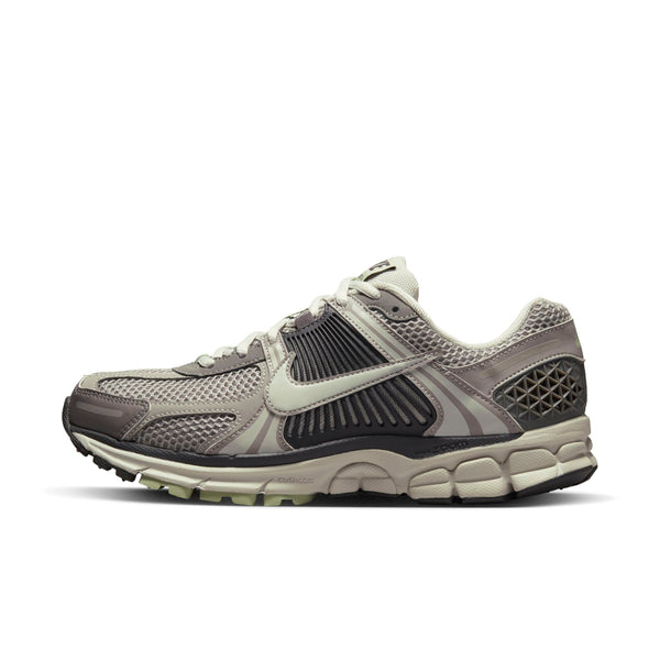 [FB8825-001] Womens Nike ZOOM VOMERO 5 'COBBLESTONE FLAT PEWTER (W)'
