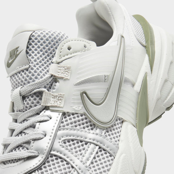 [FD0736-006] WOMENS NIKE V2K RUN 'PHOTON DUST LIGHT SILVER'