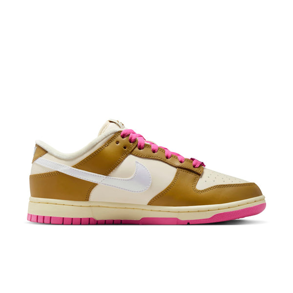 [FD8683-700] Womens Nike DUNK LOW SE