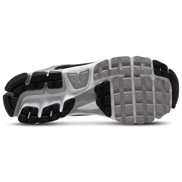 [FJ4151-004] MENS NIKE ZOOM VOMERO 5 'METALLIC SILVER'