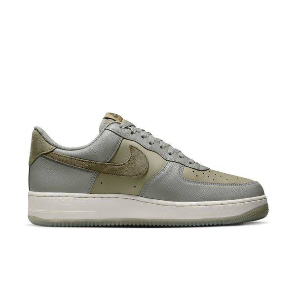 [FJ4170-002] Mens Nike AIR FORCE 1 '07 LV8