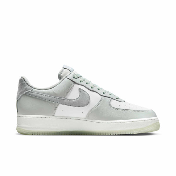 [FJ4170-003] Mens Nike Air Force 1 '07 LV8