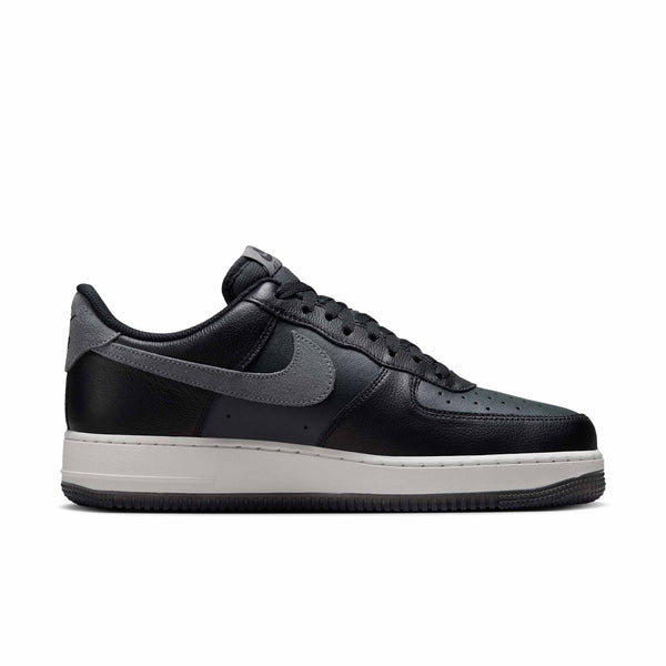 [FJ4170-004] Mens Nike Air Force 1 '07 LV8