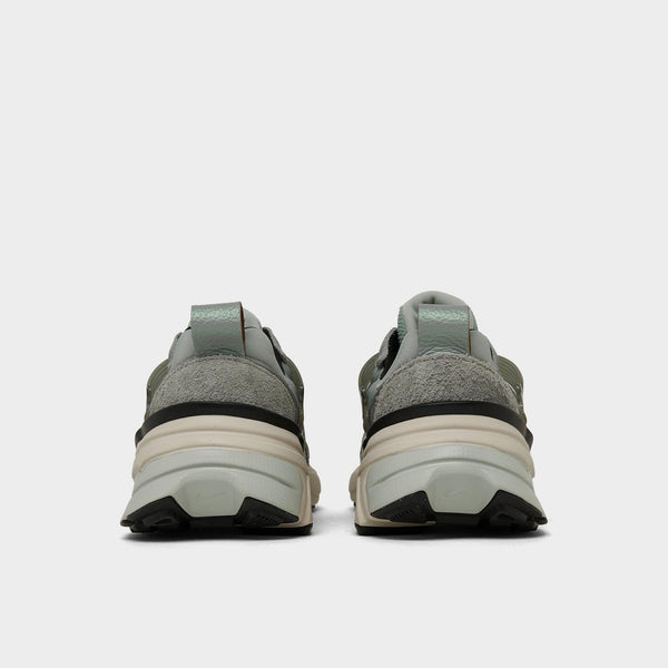 [FN6703-003] WOMENS NIKE V2K RUN 'LIGHT PUMIC BLACK CHROME'