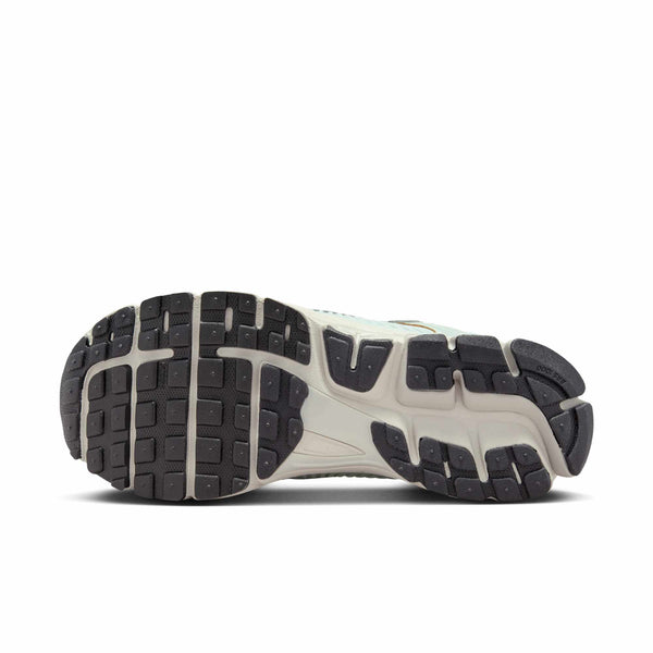 [FN6742-001] WOMENS NIKE ZOOM VOMERO 5