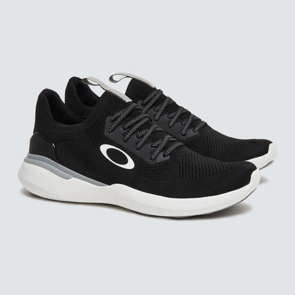 [FOF100275-02E] MENS OAKLEY BREED - BLACKOUT