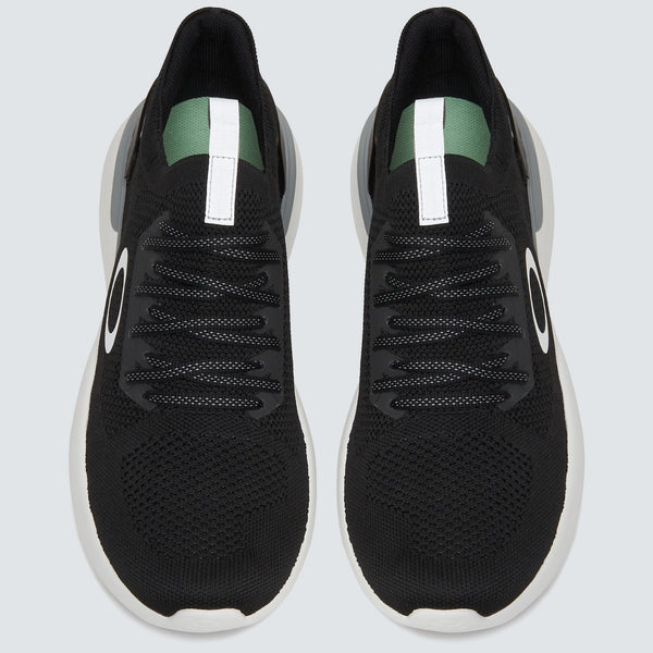 [FOF100275-02E] MENS OAKLEY BREED - BLACKOUT