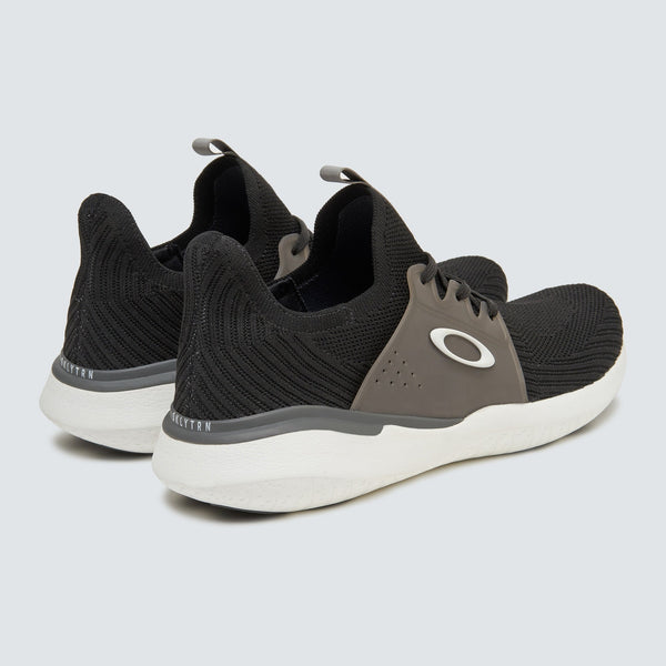 [FOF100282-02E] MENS OAKLEY CHAGOS - BLACKOUT