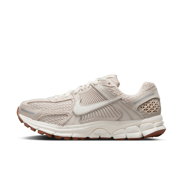[FZ3780-101] WOMENS NIKE ZOOM VOMERO 5