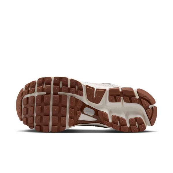 [FZ3780-101] WOMENS NIKE ZOOM VOMERO 5