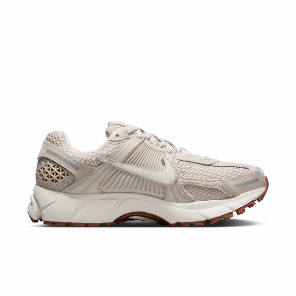 [FZ3780-101] WOMENS NIKE ZOOM VOMERO 5