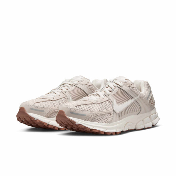 [FZ3780-101] WOMENS NIKE ZOOM VOMERO 5
