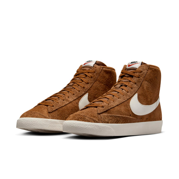 [HF3157-200] MENS NIKE BLAZER MID '77 PREMIUM 'LIGHT BRITISH TAN HYPER CRIMSON SAIL'