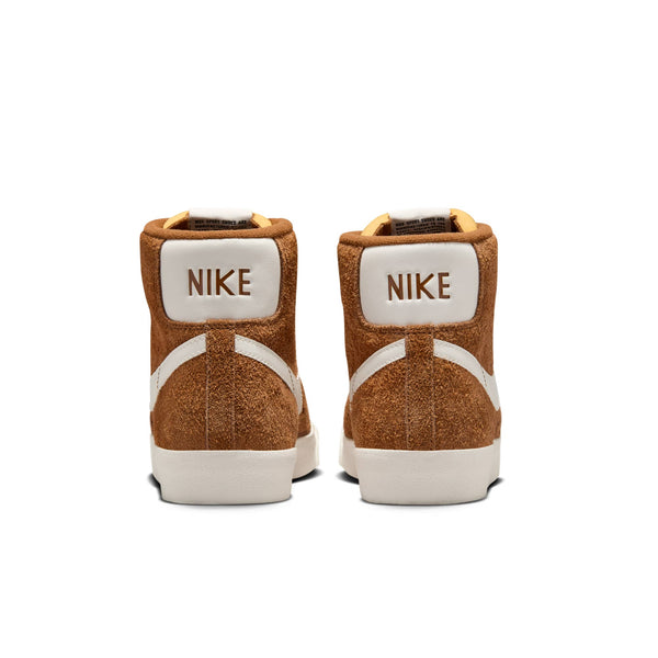 [HF3157-200] MENS NIKE BLAZER MID '77 PREMIUM 'LIGHT BRITISH TAN HYPER CRIMSON SAIL'