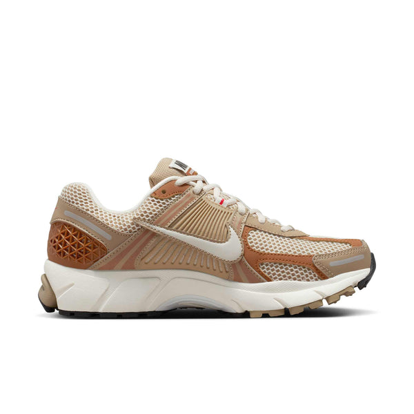 [HV0826-247] Womens Nike ZOOM VOMERO 5