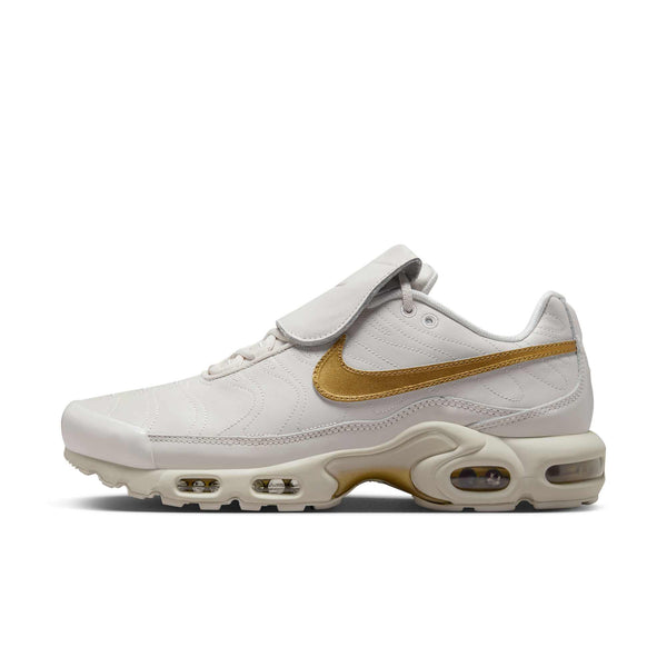 [HV2541-001] Mens Nike AIR MAX PLUS TIEMPO 'METALLIC GOLD'