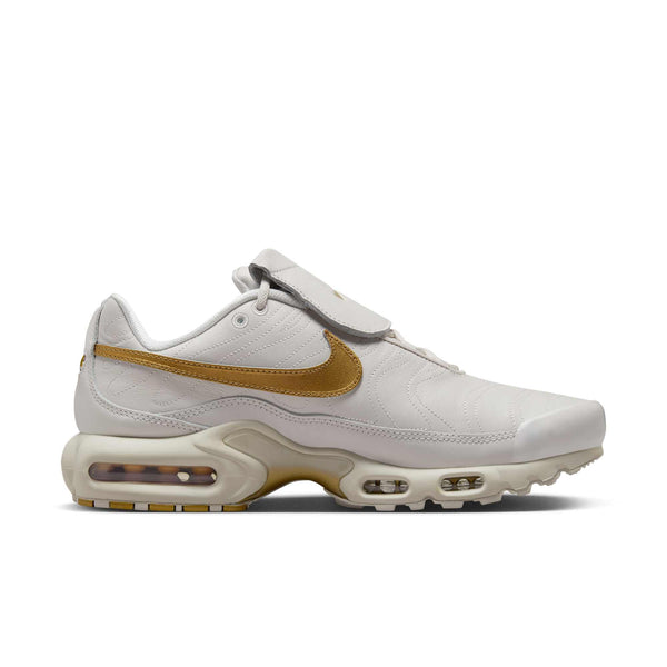 [HV2541-001] Mens Nike AIR MAX PLUS TIEMPO 'METALLIC GOLD'