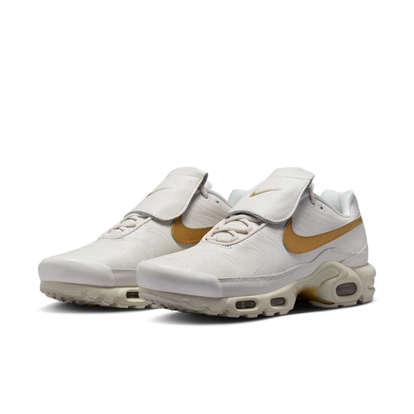 [HV2541-001] Mens Nike AIR MAX PLUS TIEMPO 'METALLIC GOLD'