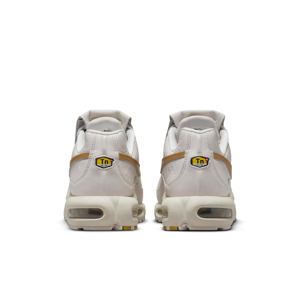 [HV2541-001] Mens Nike AIR MAX PLUS TIEMPO 'METALLIC GOLD'