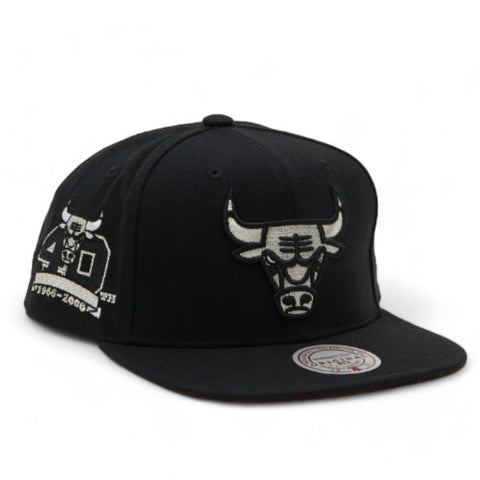 MENS MITCHELL & NESS NBA WATCH ME SHINE SNAPBACK BULLS - BLACK