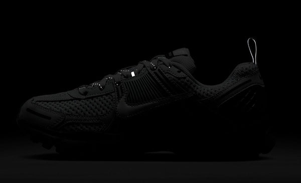 [HV6421-001] GRADE SCHOOL NIKE ZOOM VOMERO 5 'WOLF GREY BLACK'