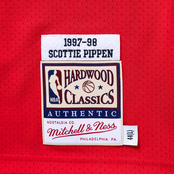MENS MITCHELL & NESS AUTHENTIC ROAD FINALS JERSEY BULLS 1997 SCOTTIE PIPPEN