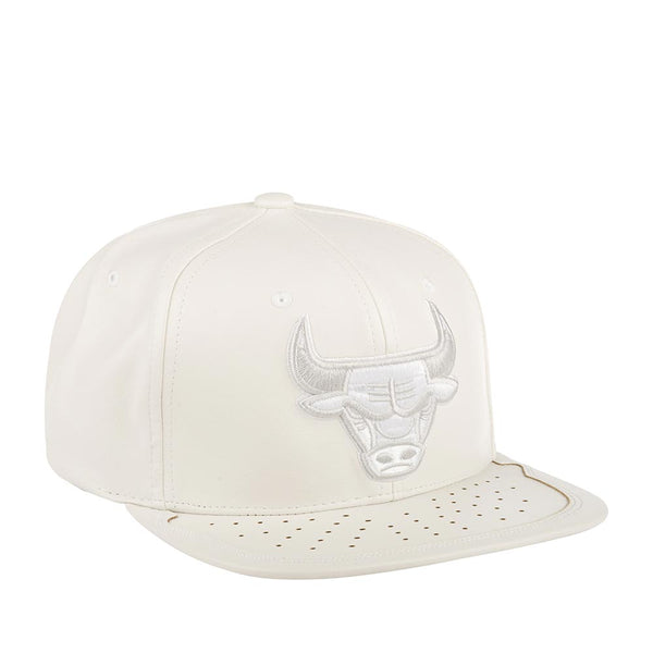 MENS MITCHELL & NESS NBA DAY ONE SNAPBACK BULLS - WHITE