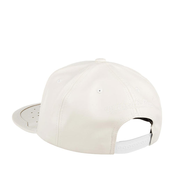 MENS MITCHELL & NESS NBA DAY ONE SNAPBACK BULLS - WHITE