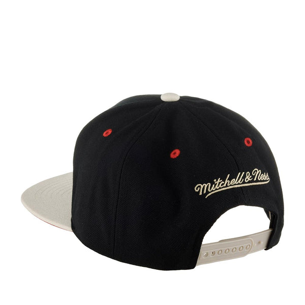 MENS MITCHELL & NESS NBA PIN DROP SNAPBACK BULLS - BLACK